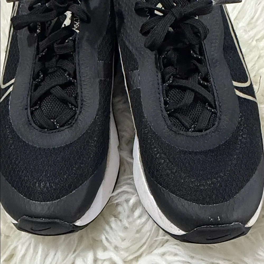 Nike Black and White Kids Sneakers Size 2